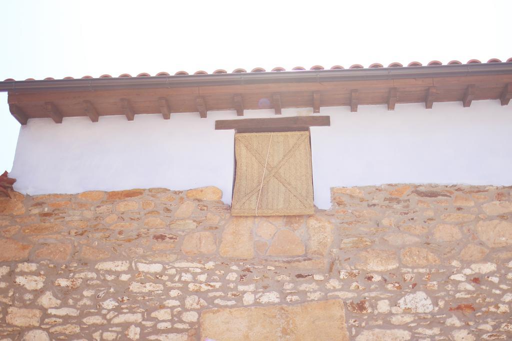 La Grulla Dorada Guest House Perales del Puerto ภายนอก รูปภาพ