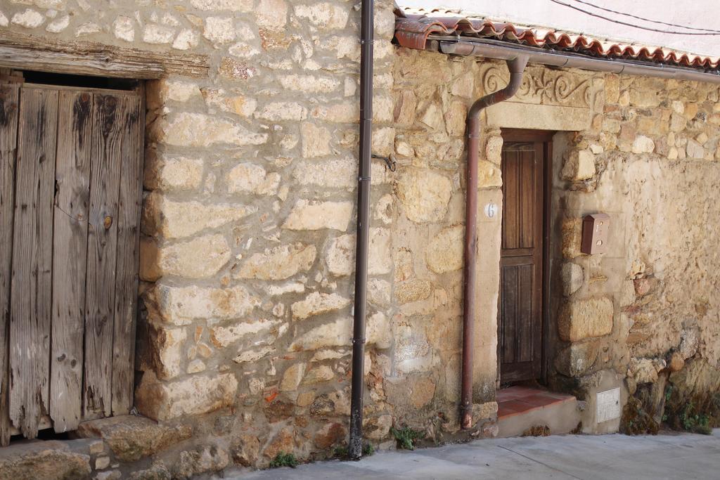 La Grulla Dorada Guest House Perales del Puerto ภายนอก รูปภาพ
